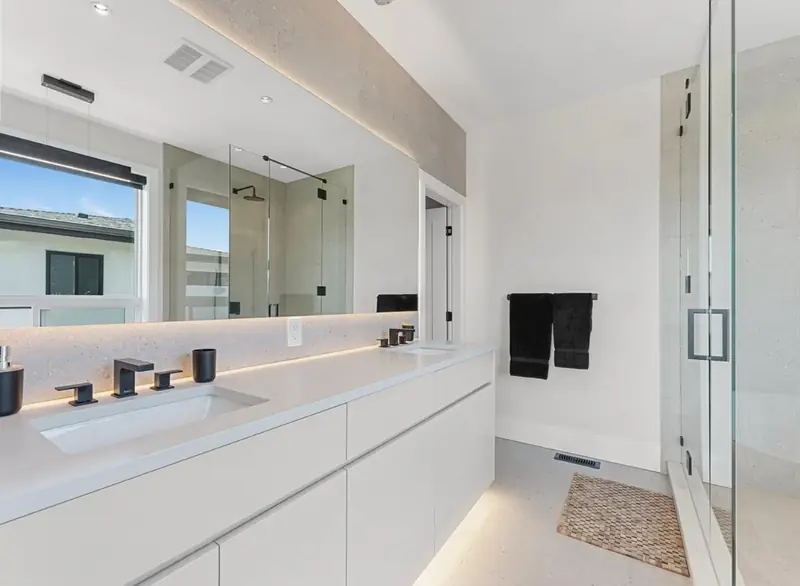 Completed bathroom vanity lighting by Anzen Electric in Kelowna, BC